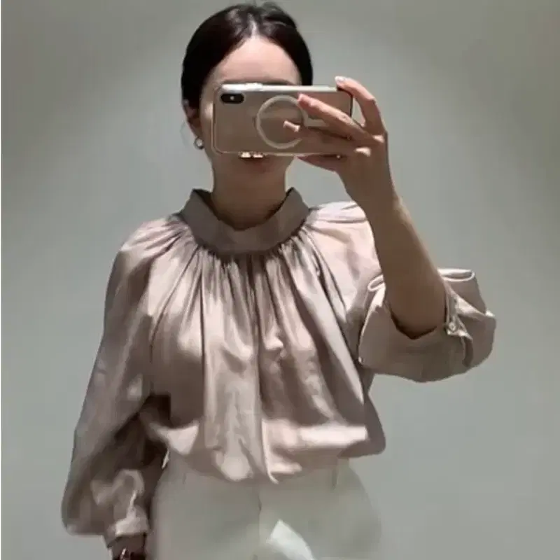 킨더살몬 개더 넥 토스트 블라우스 새틴 플리츠 주름 쉬폰 연무드 하객룩 8