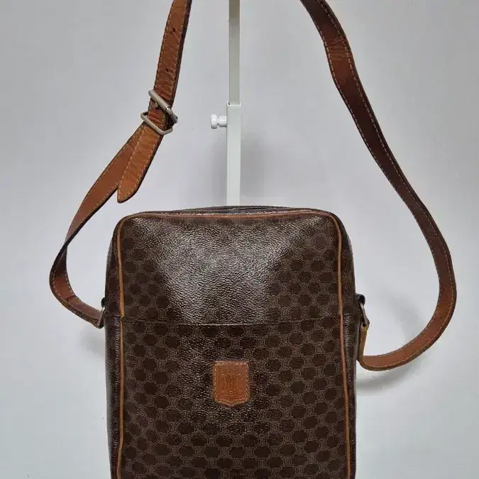 셀린느 빈티지 마카담 블라종 크로스백 2