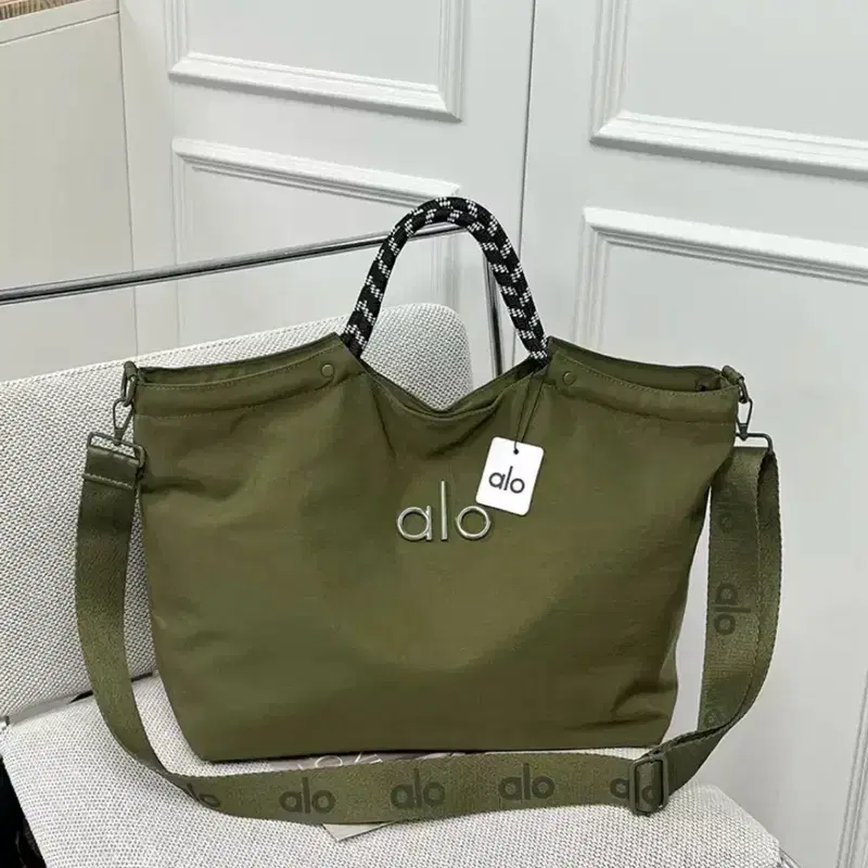 ALO 알로 요가 가방 올리브색 토트백 2