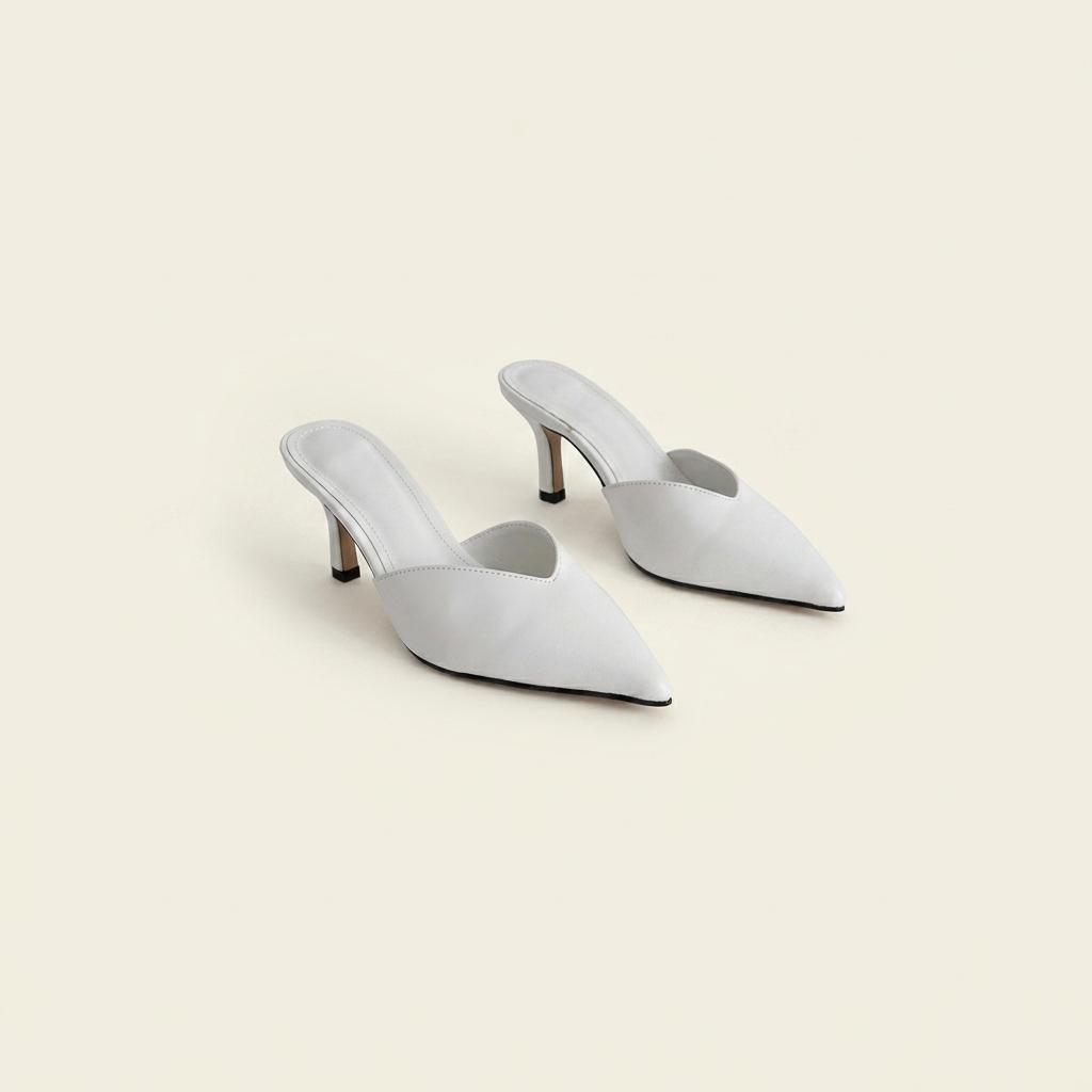 #715 화이트 240-뾰족코 7cm 뮬-새상품