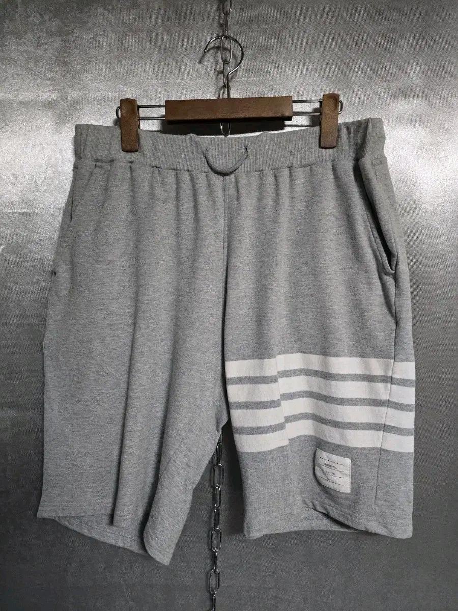 THOM BROWNE 4-BAR 스웨트 반바지 2