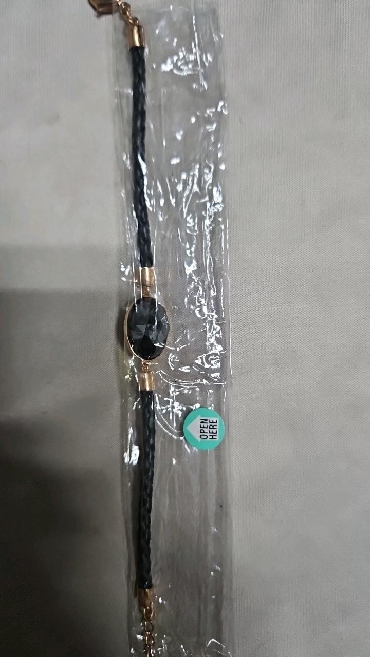 스와로브스키 블랙 크리스탈 가죽 팔찌 3