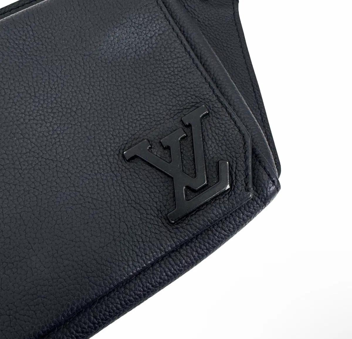 루이비통 LV 로고 에어로그램 테이크오프 슬링백 블랙 M57081 8