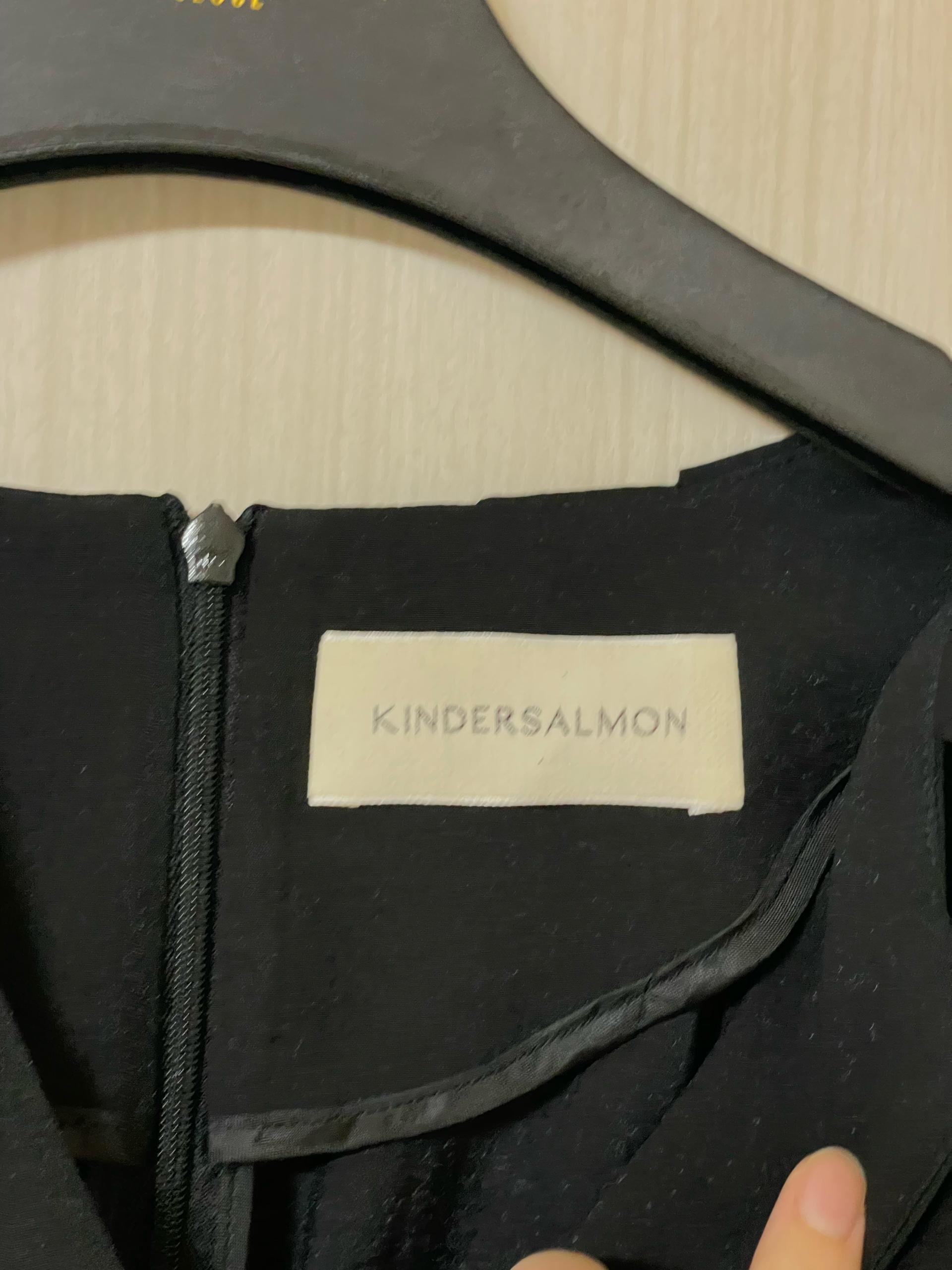 킨더살몬 스카브라 턱 디테일 블라우스 블랙 11