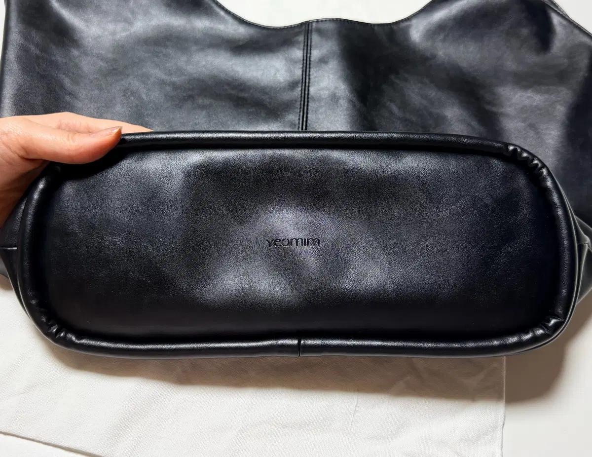 여밈 vase bag 블랙 가방 7