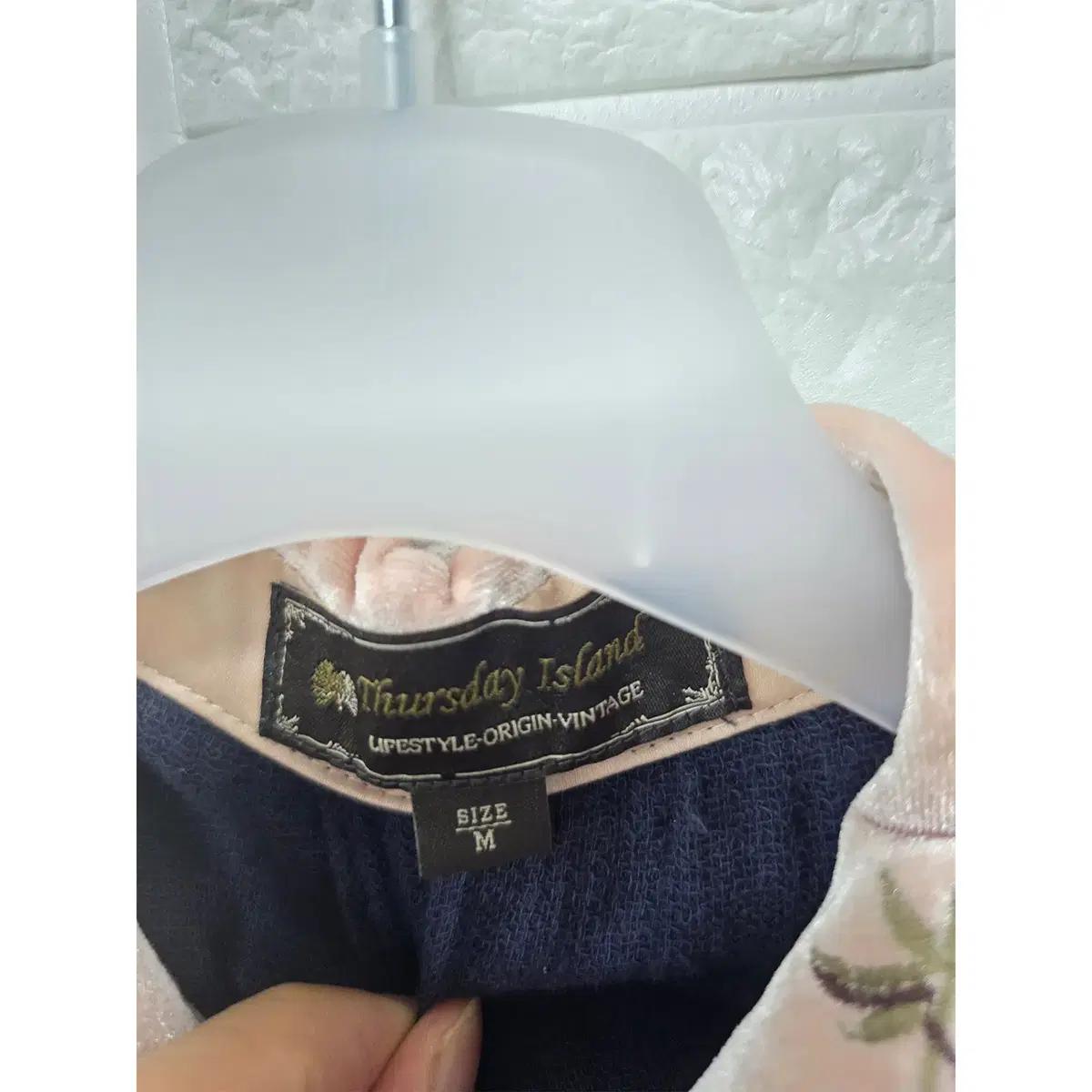Free 써스데이아일랜드 네이비 블라우스 E632 3