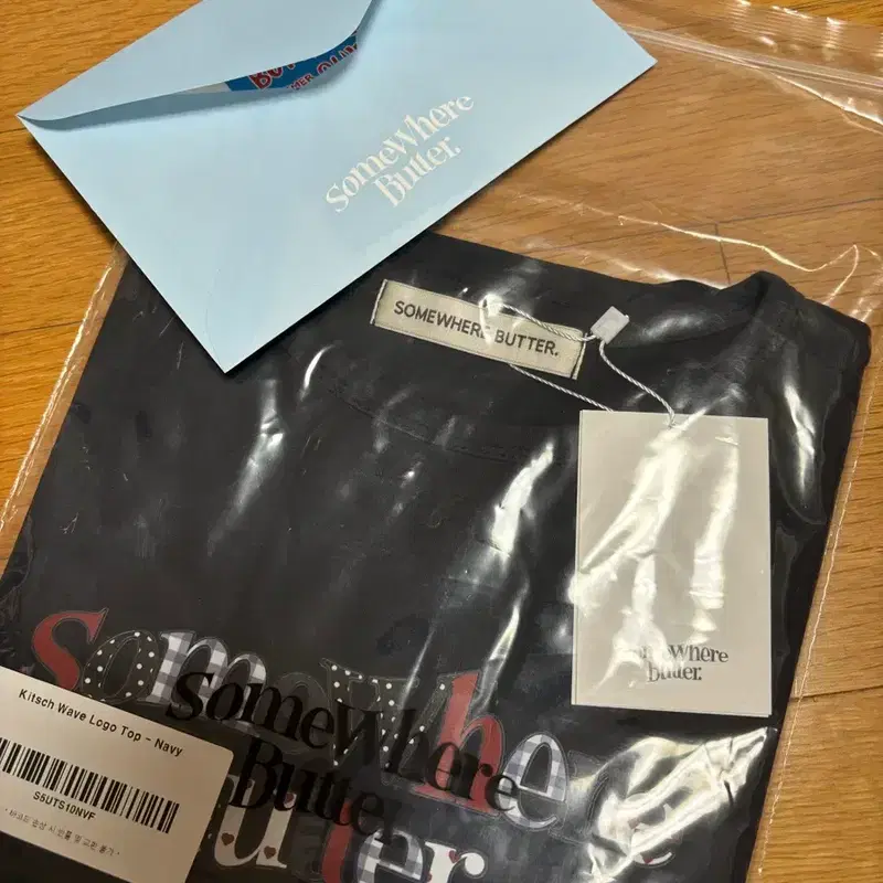 썸웨어버터 키치 웨이브 로고 티 네이비 9