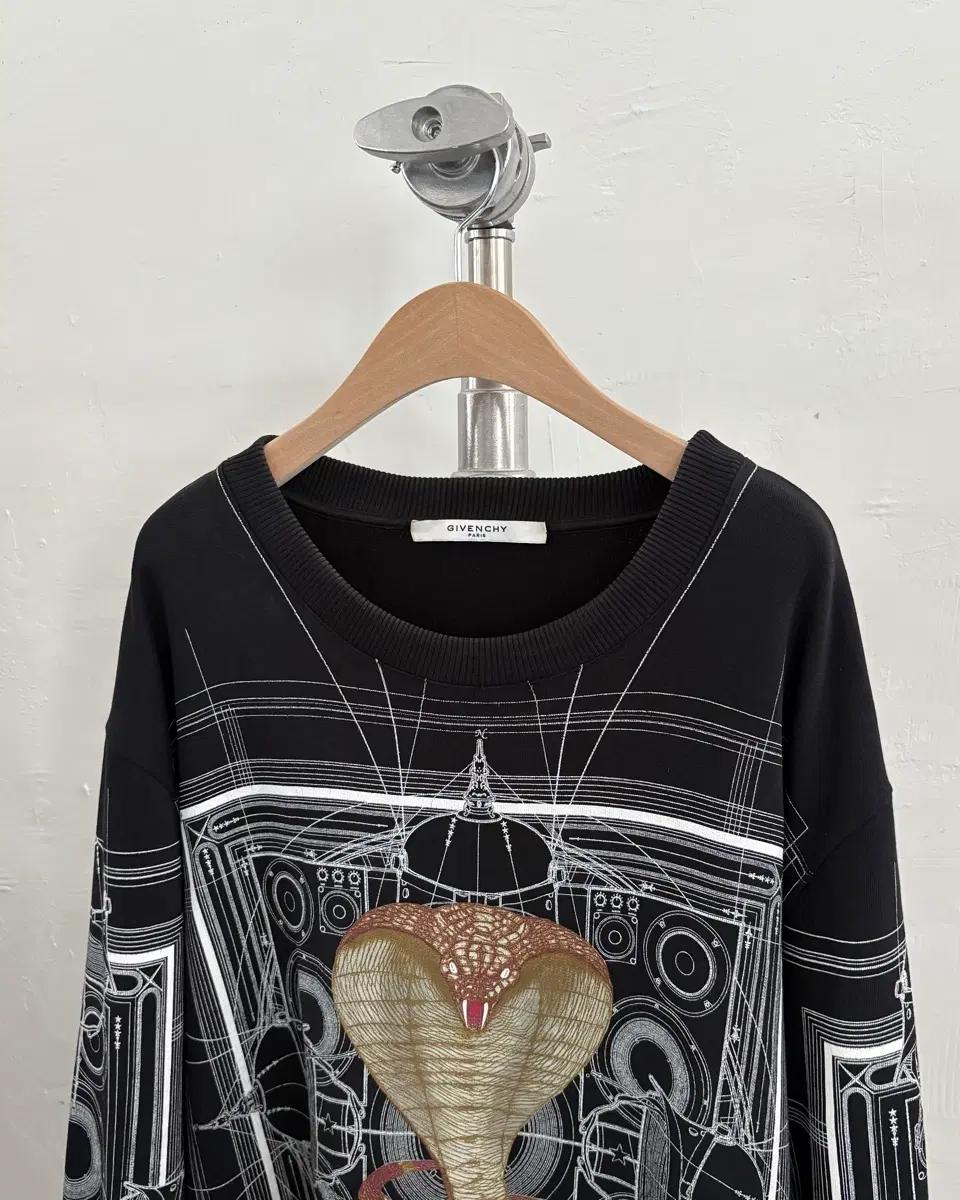 Givenchy 지방시 블랙 스네이크 맨투맨 3