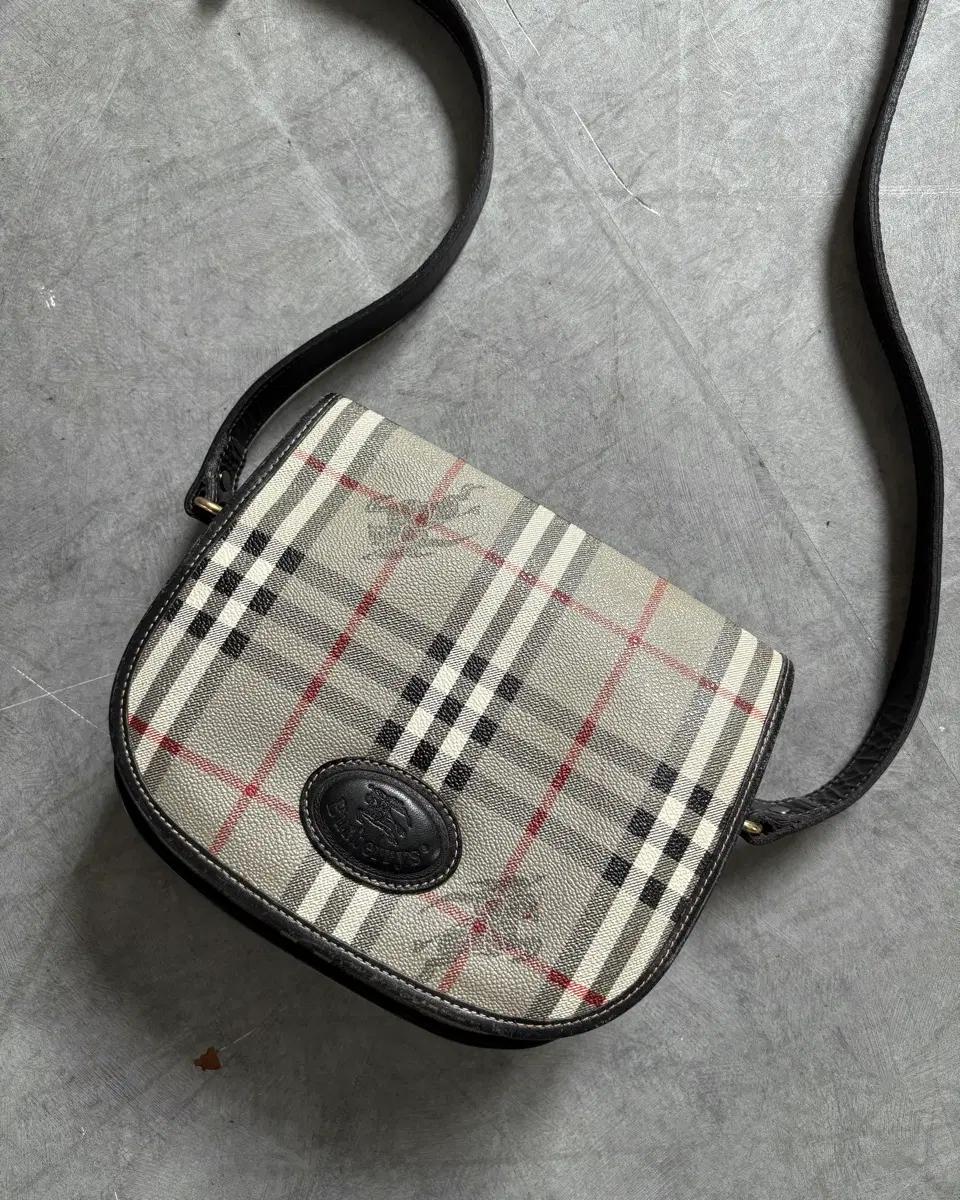 Burberry 버버리 그레이 노바체크 가죽 크로스백 3