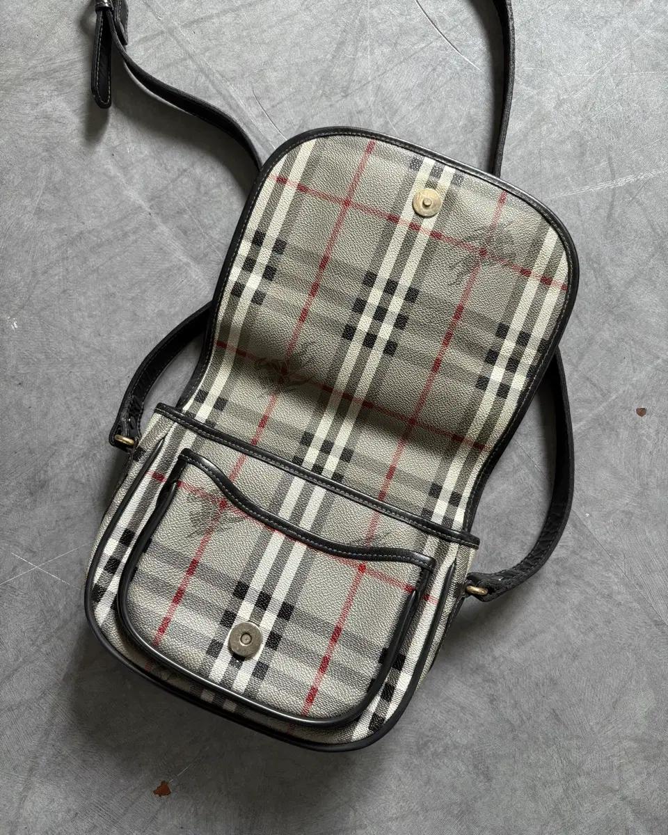 Burberry 버버리 그레이 노바체크 가죽 크로스백 4