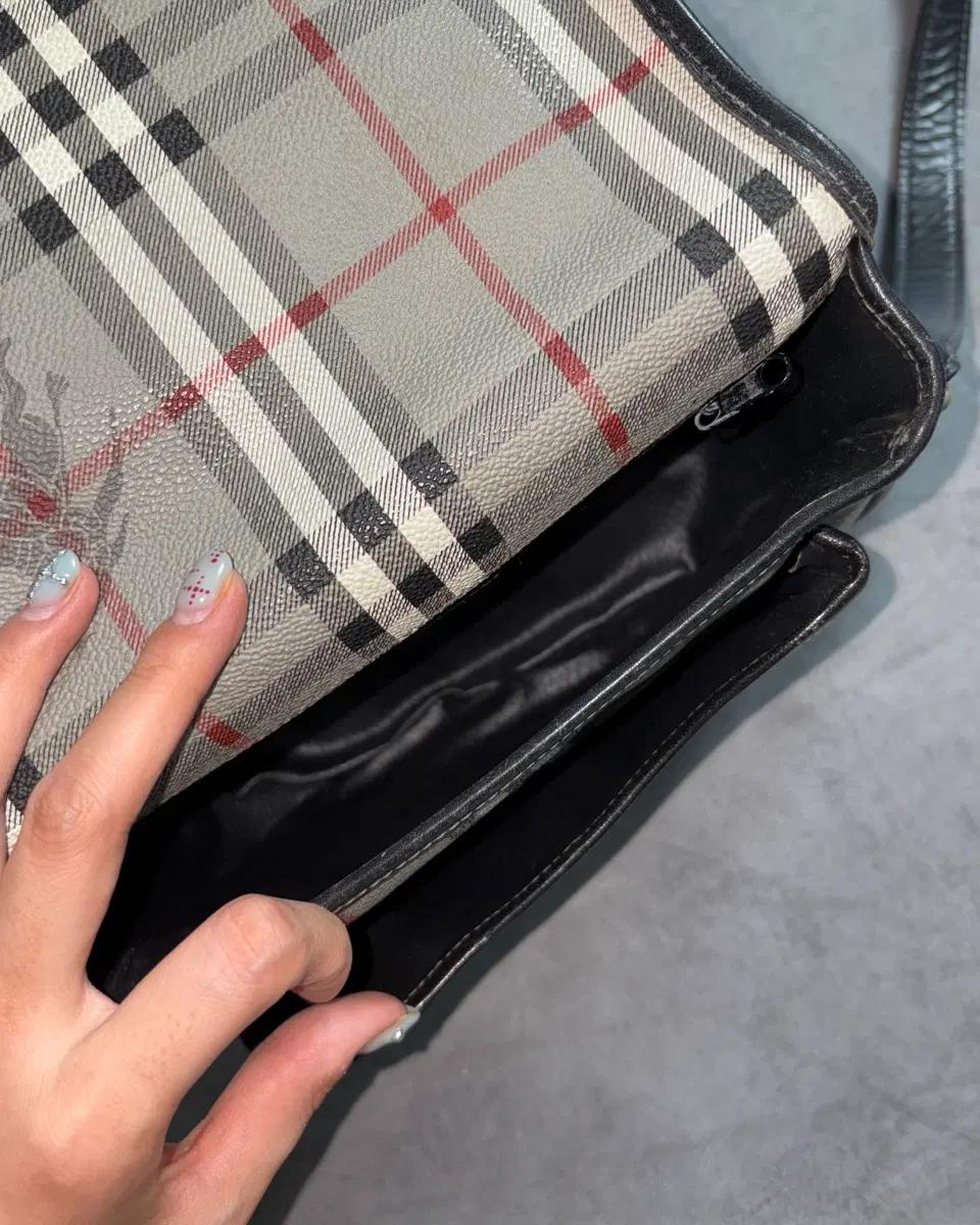 Burberry 버버리 그레이 노바체크 가죽 크로스백 9