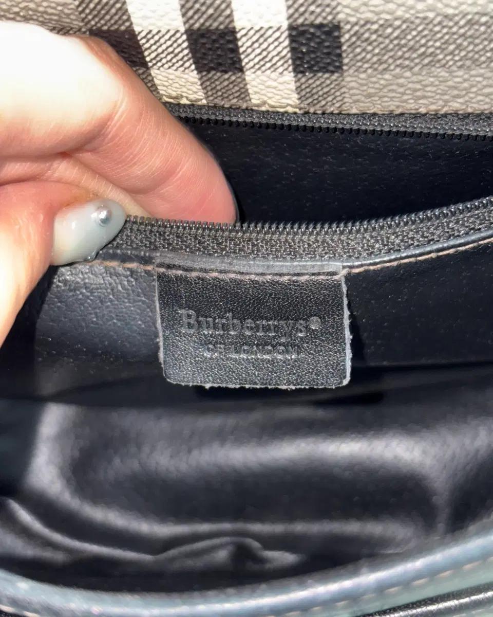 Burberry 버버리 그레이 노바체크 가죽 크로스백 10