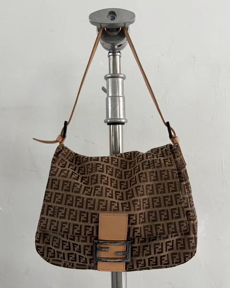 Fendi 펜디 주카 맘마 바게트 백 2
