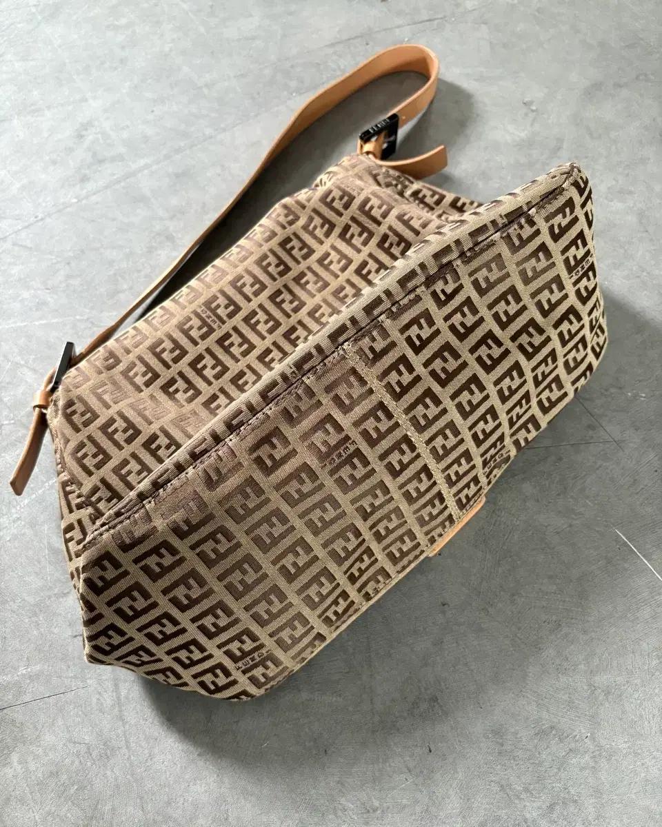 Fendi 펜디 주카 맘마 바게트 백 10