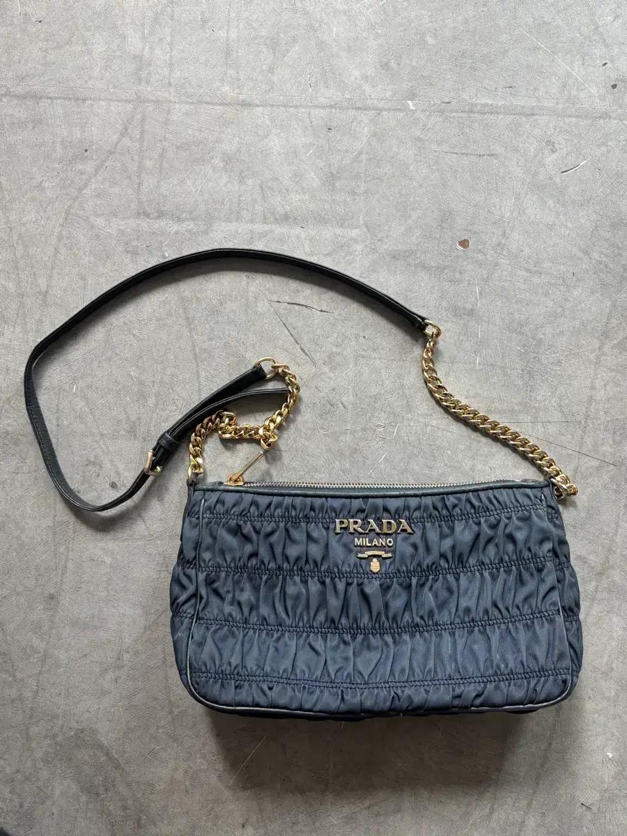 PRADA 프라다 네이비 나일론 테수토 고프레 숄더백 2