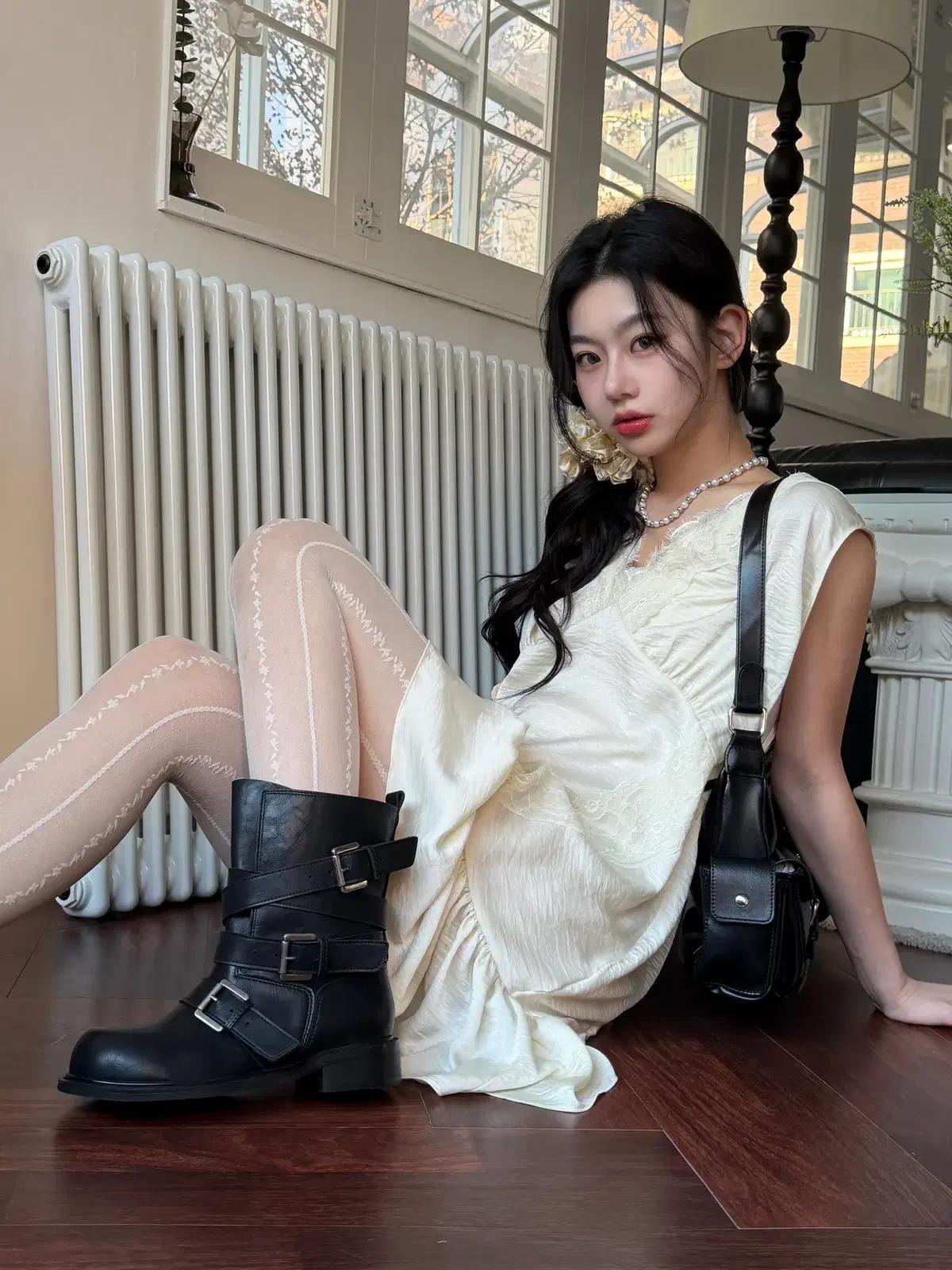 @9579 블랙 240-가죽 바이커 부츠 4cm 버클디테일 미들부츠-새상품 3