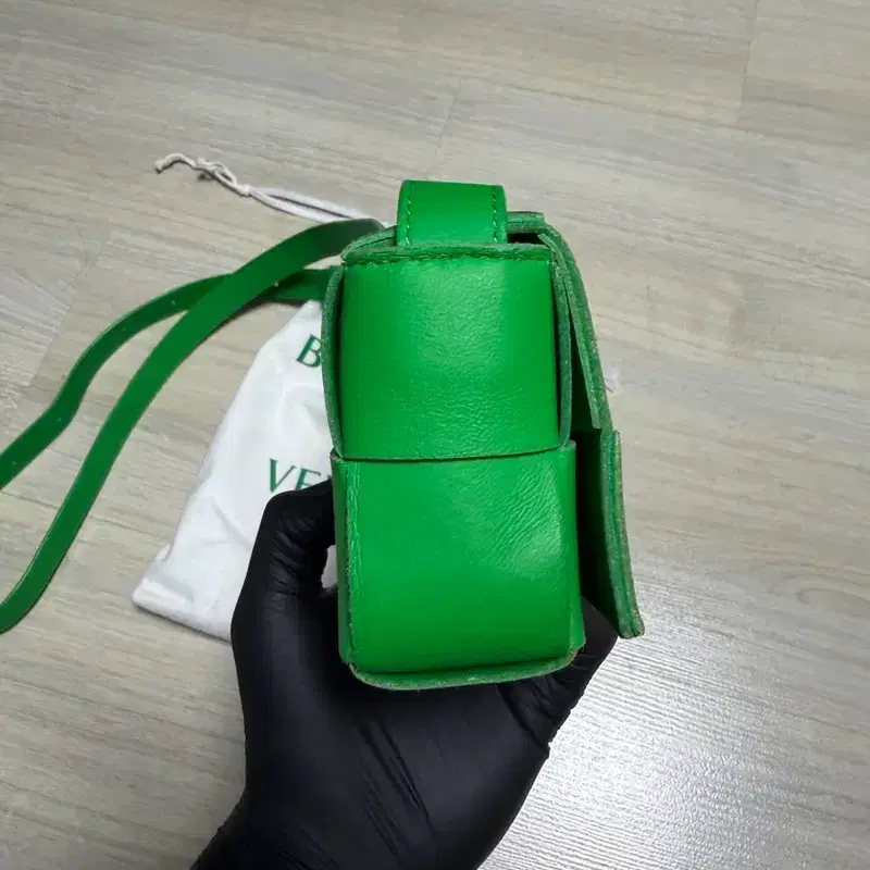 보테가베네타 미니카세트백 5
