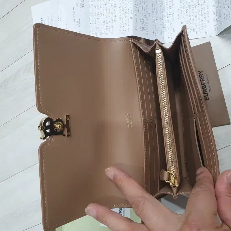 버버리 TB콘스탄틴 레더 장지갑 3
