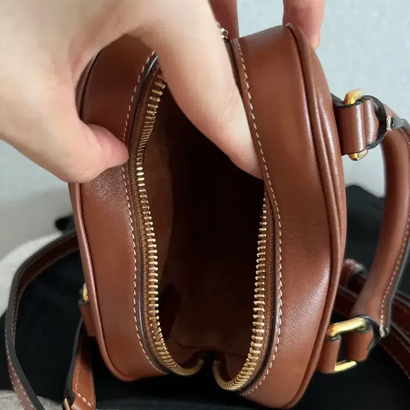 셀린느 하트백 미듐 탄 7