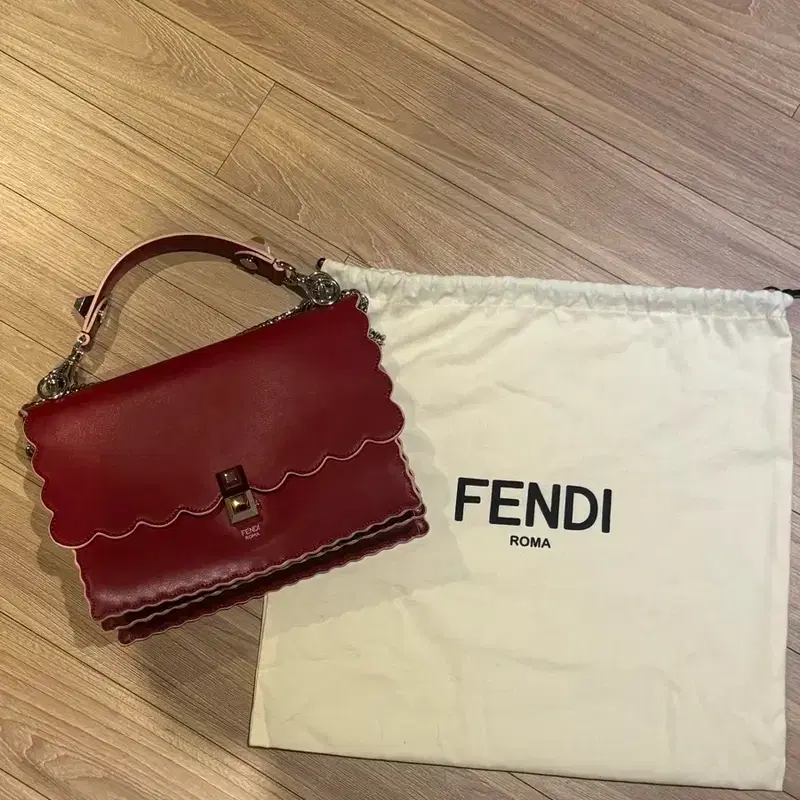 펜디 (Fendi) 칸아이 웨이브 숄더백 5