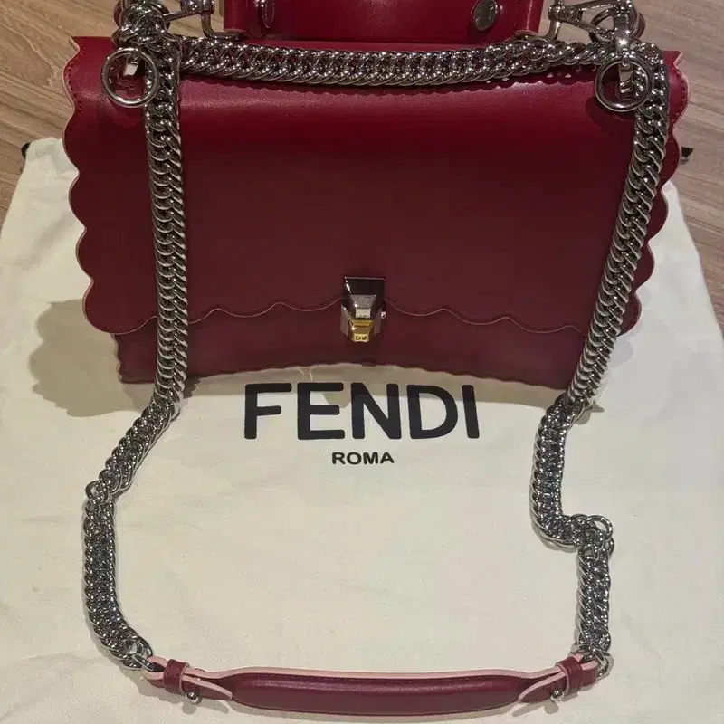 펜디 (Fendi) 칸아이 웨이브 숄더백 7