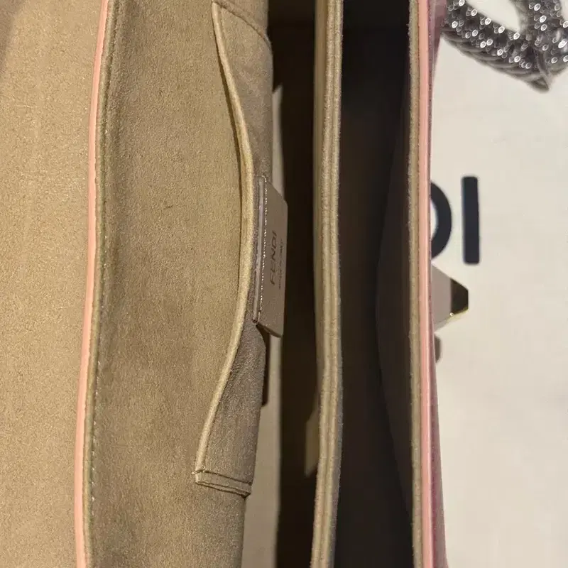 펜디 (Fendi) 칸아이 웨이브 숄더백 8