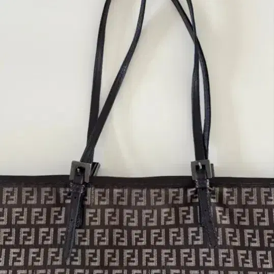 펜디 주카 숄더백 브라운 8BH127 4