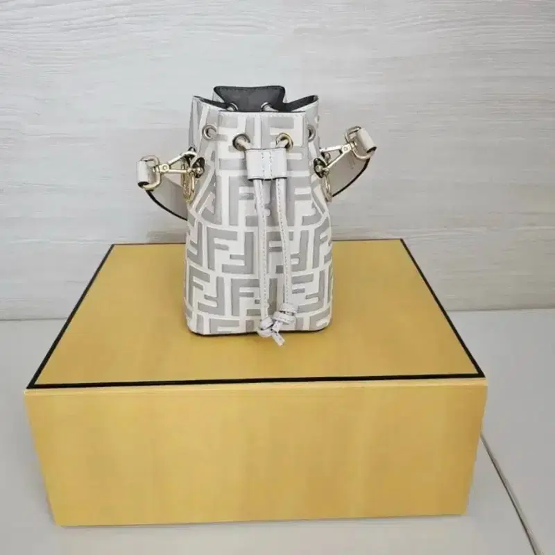 펜디 몬트레조 버킷백 4