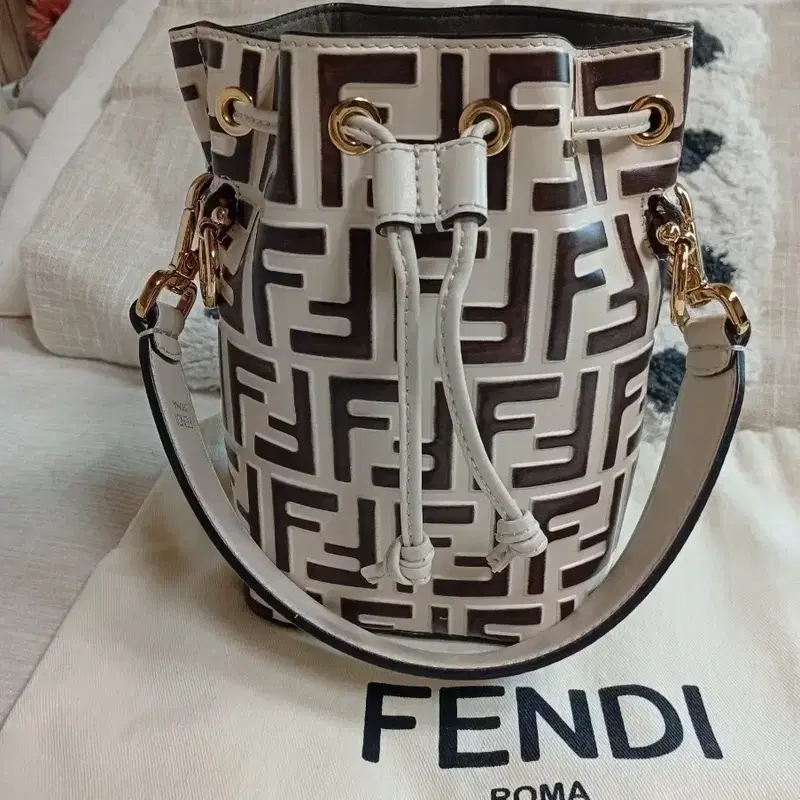 펜디 FF 버킷백 펜디 몬트레조 Fendi 정품 2