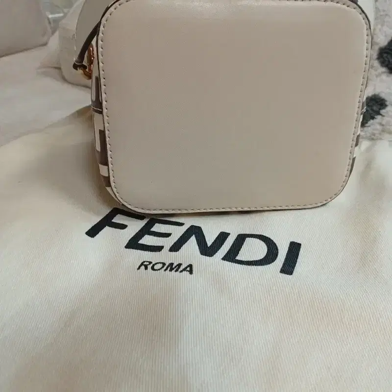 펜디 FF 버킷백 펜디 몬트레조 Fendi 정품 9