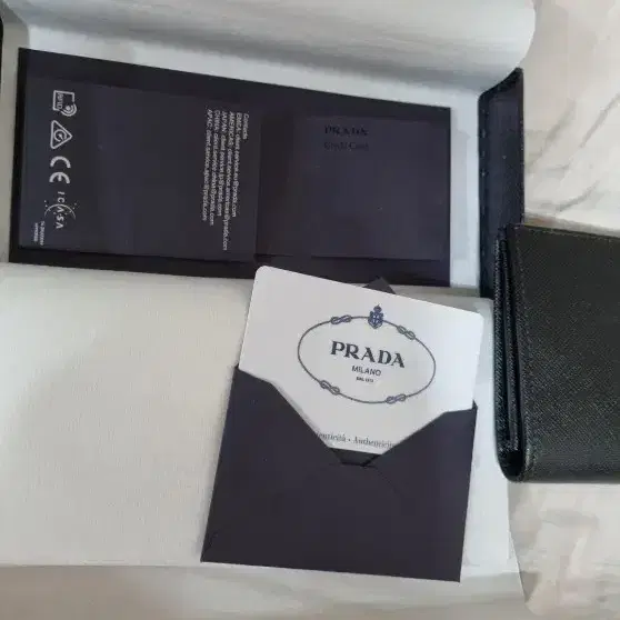 새상품 프라다 얇은 장지갑 5
