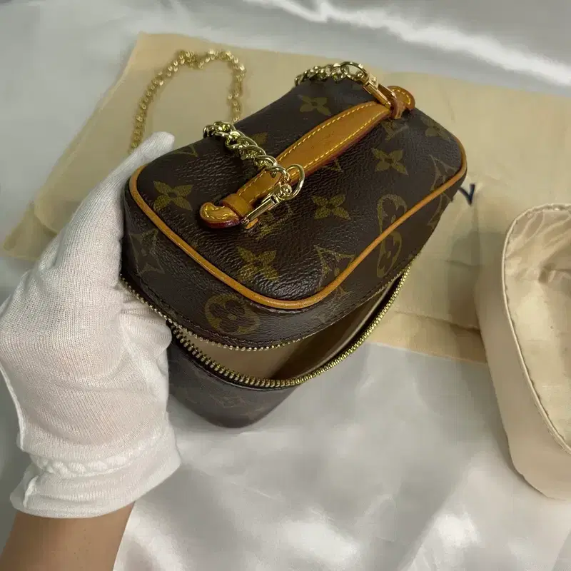 루이비통 모노그램 니스나노 파우치 A급 5