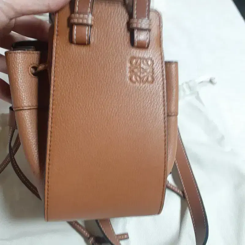 로에베 해먹백 미니 탄 정품 로에베 가방 3