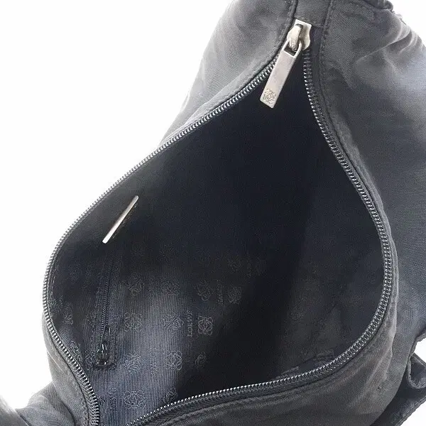 로에베 나일론 숄더백 블랙 9