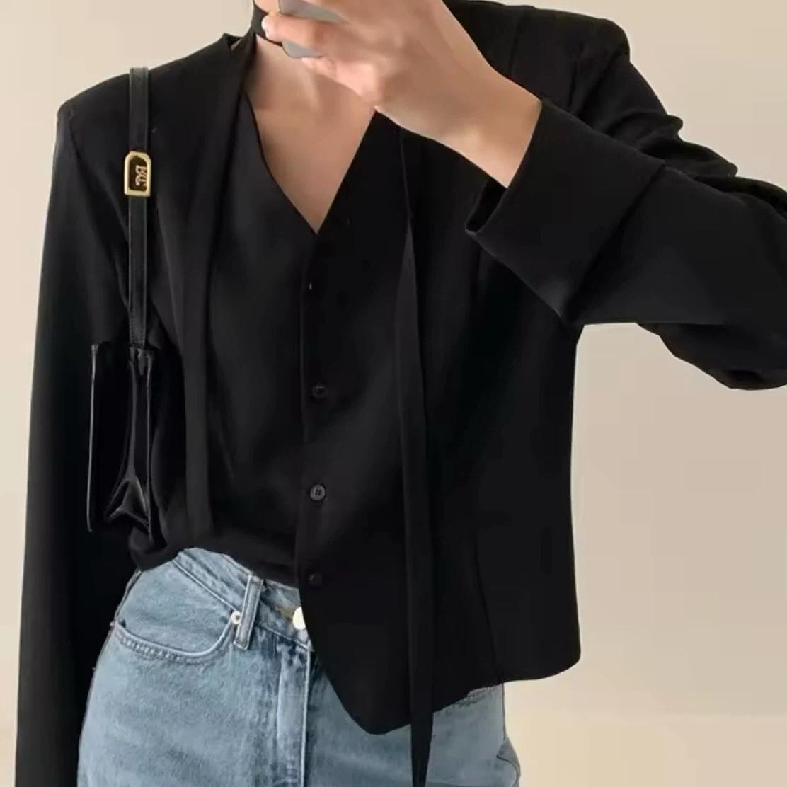 블랙 브이넥 노카라 블라우스 2