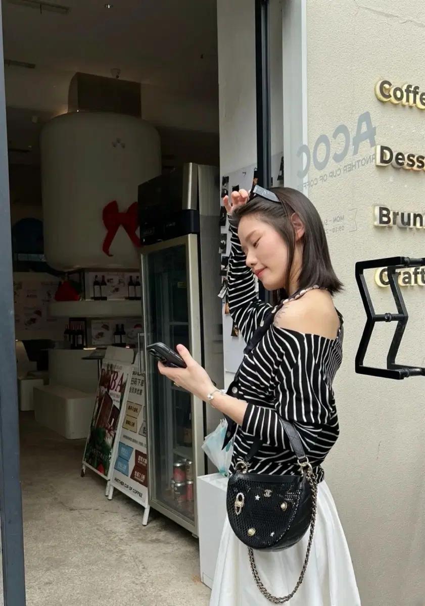 샤넬뷰티 블랙 메쉬 호보백 11