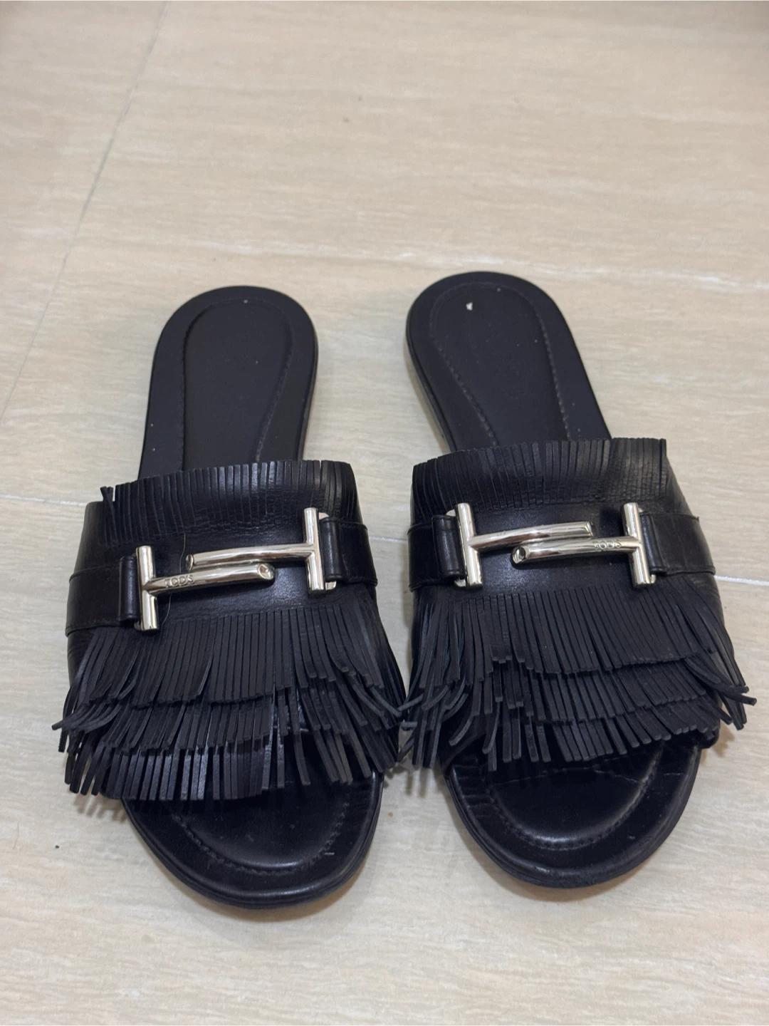 토즈 블랙 태슬 뮬 슬리퍼 2