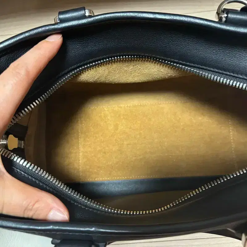 로에베 아마조나 28 블랙 토드백 8