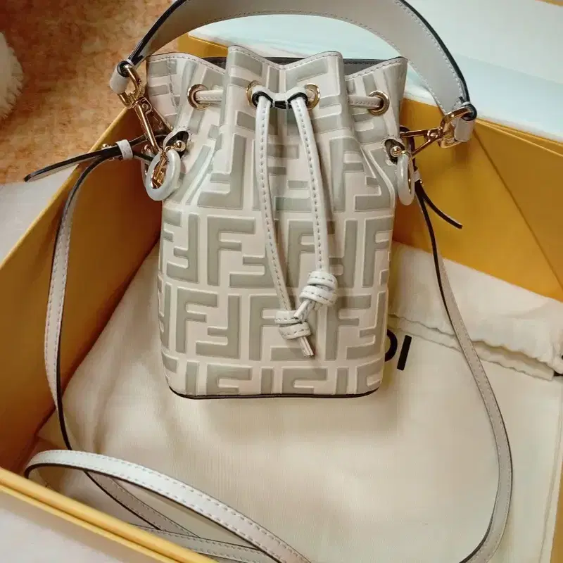 펜디 FF 버킷백 펜디 몬트레조 Fendi 정품 2