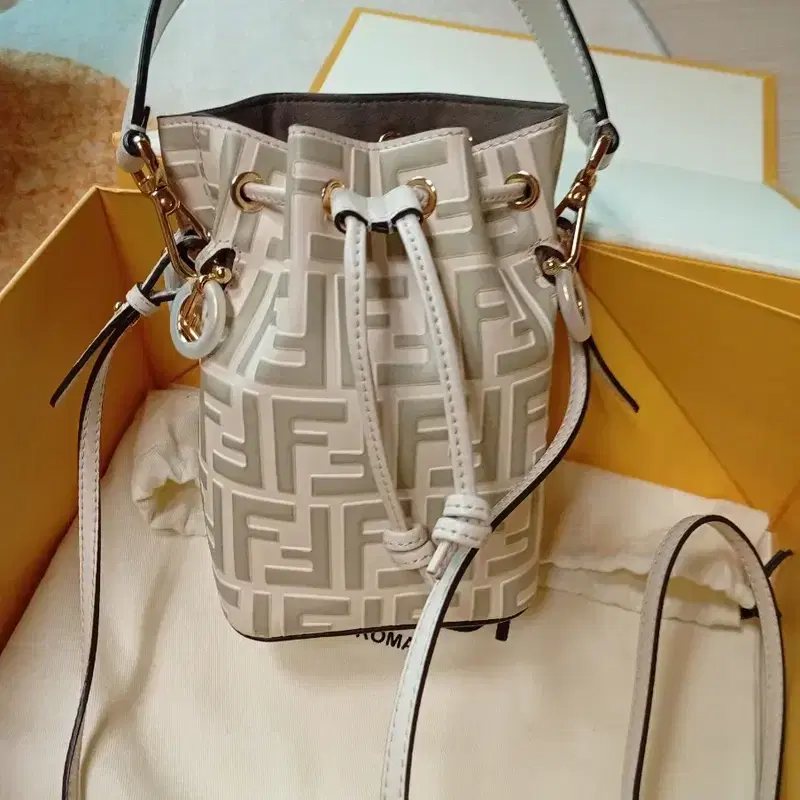 펜디 FF 버킷백 펜디 몬트레조 Fendi 정품 4