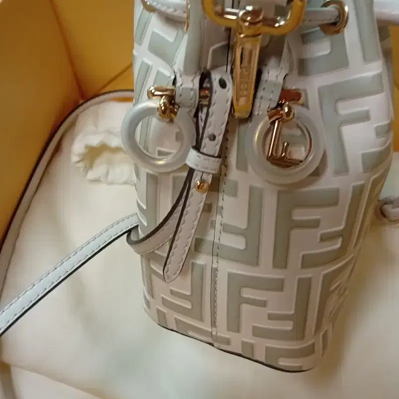펜디 FF 버킷백 펜디 몬트레조 Fendi 정품 5