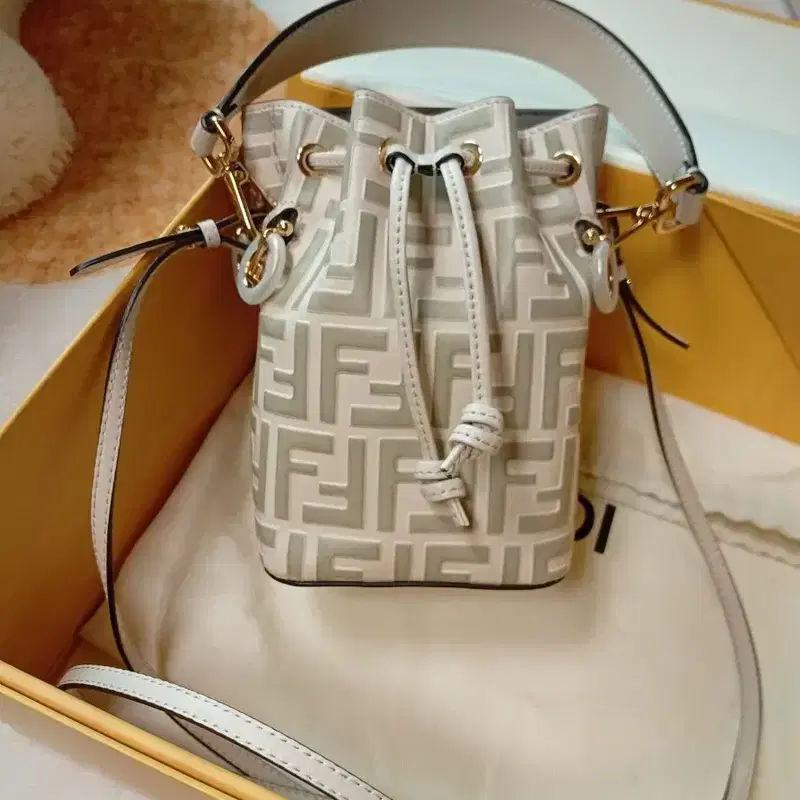 펜디 FF 버킷백 펜디 몬트레조 Fendi 정품 3
