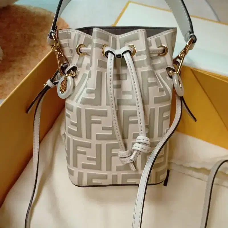 펜디 FF 버킷백 펜디 몬트레조 Fendi 정품 9