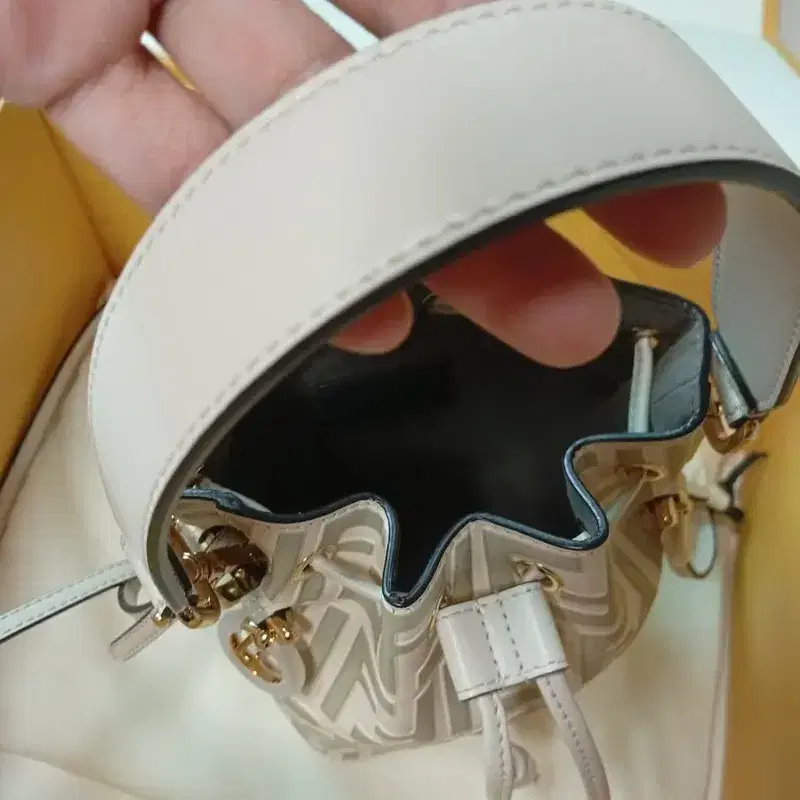 펜디 FF 버킷백 펜디 몬트레조 Fendi 정품 6
