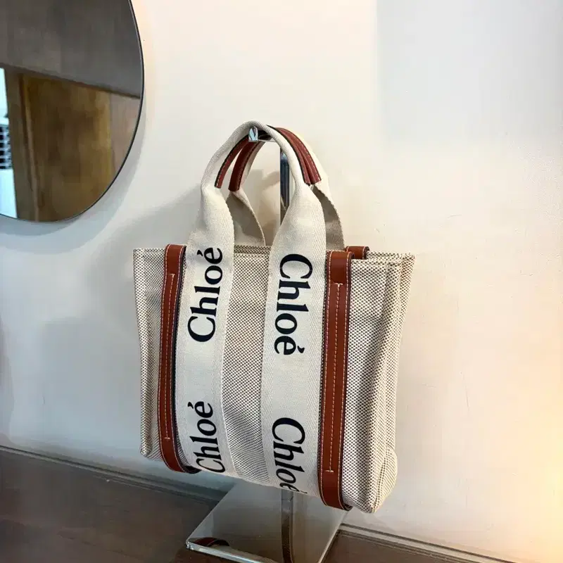끌로에 우디 스몰 토트백 4