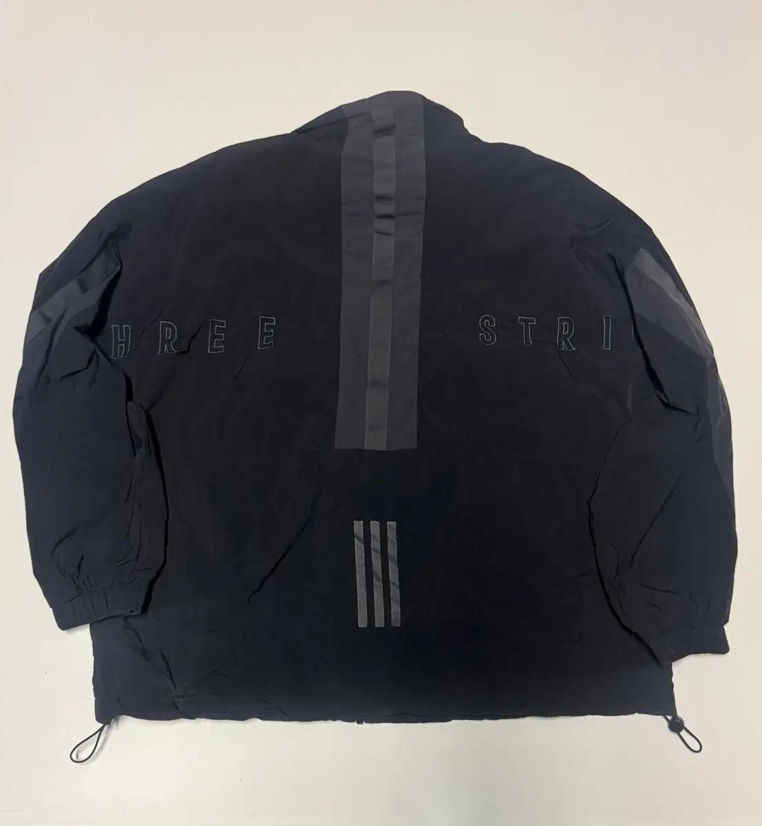 아디다스 22년도 워드 우븐 바람막이 자켓 2XL 블랙 밑단 스트링 3