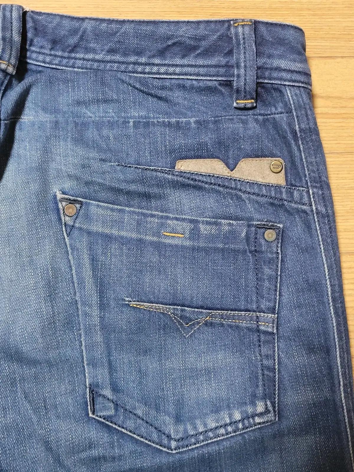 디젤 남성 네이비 워싱 데님팬츠  32 7