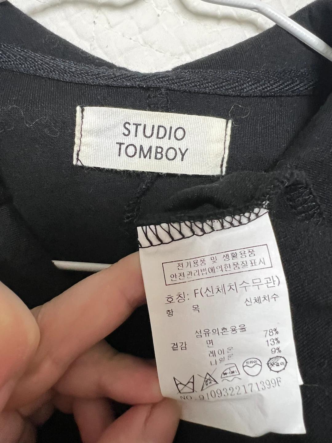 스튜디오톰보이 블랙 카라 반팔 크롭티 4