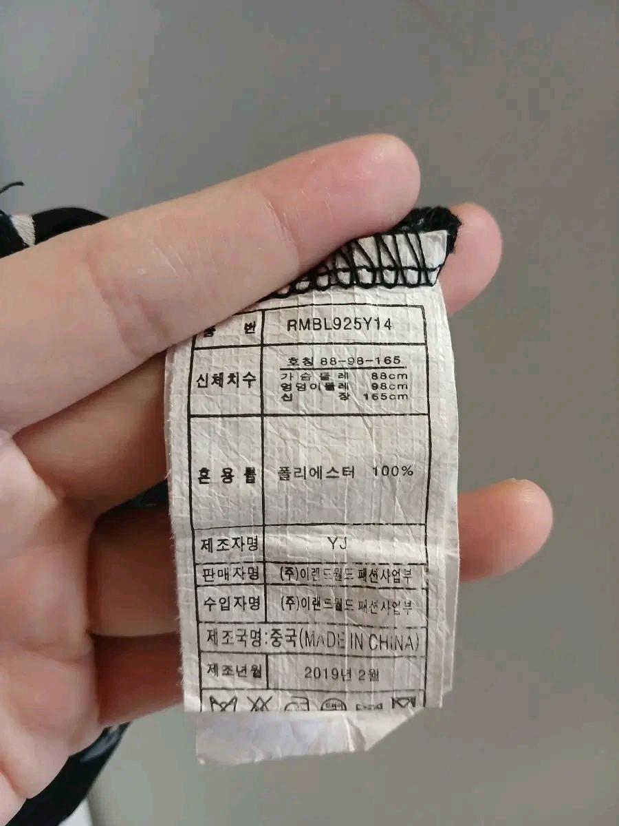 로엠 프릴 블라우스 블랙 3