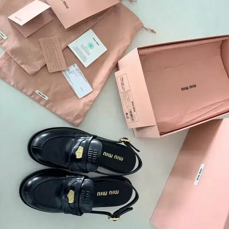 MiuMiu 미우미우 브러시드 가죽 슬링백 로퍼 2